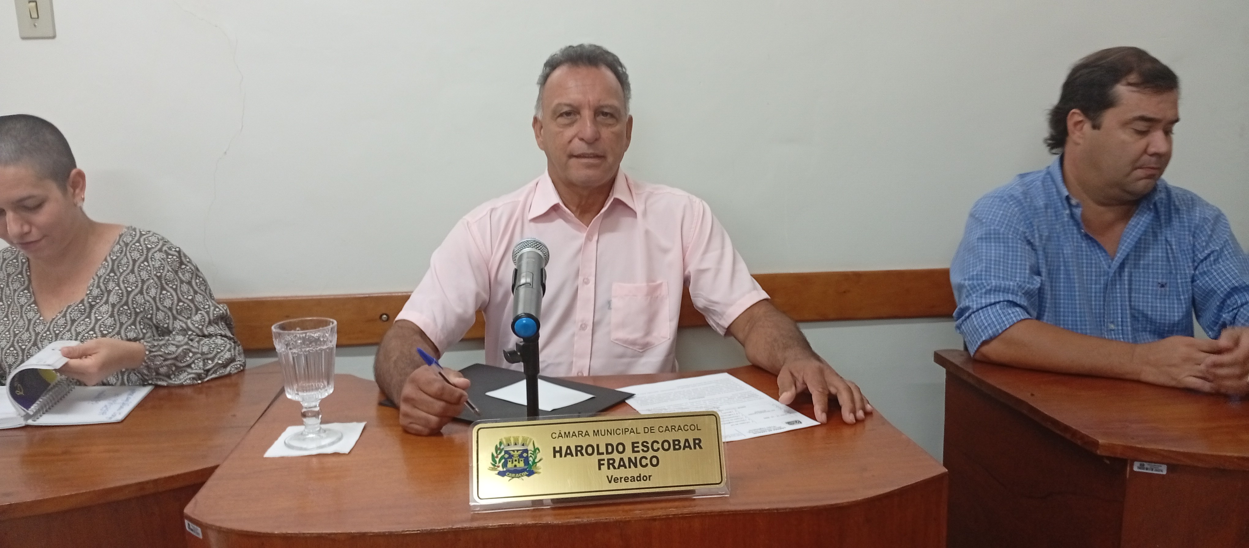 Moção de Parabenização homenageia Douglas Lopes Vilalba por formatura em Medicina
